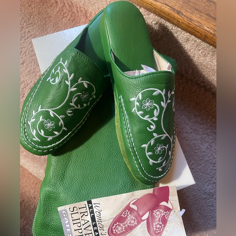 Women’s ALL LEATHER Travel slippers SMALL w/travel case - Picture 2 of 7